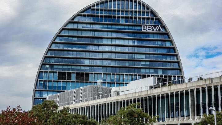 El BBVA sopesa comprar solo el 30% del Sabadell