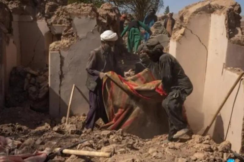 Tragedia en Afganistán: un terremoto dejó 622 muertos y más de 1500 heridos