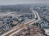 Caos y peligro en la Vía Expresa Sur: autos circulan a exceso de velocidad