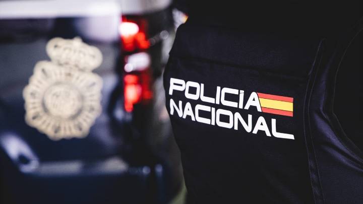 Detenido un policía en Sevilla por robar drogas en una comisaría que fue 'cazado' por ser daltónico
