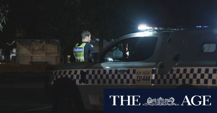 Man arrested after police find a gun and cash during Melbourne pursuit
