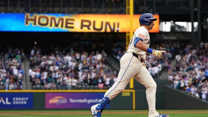 Raleigh matches Mantle, M's beat Angels, take sole possession of AL West lead with 9th win in row