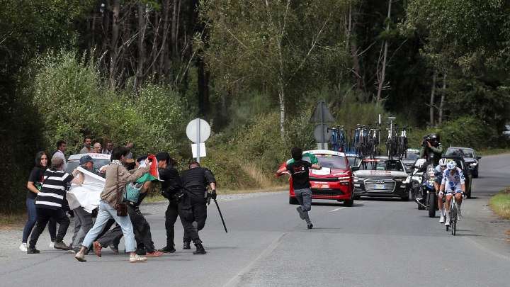 Ascienden a 10 los detenidos en las protestas propalestinas en La Vuelta a su paso por la provincia de Lugo