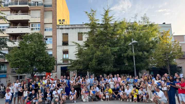 Ochenta pañoletas de su primera fiesta a los bebés, 20 más que en 2024: Binéfar crece