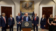 Trump dice a las embarazadas que “aguanten”, otro ejemplo de hombres opinando sobre dolor femenino