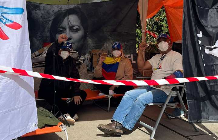 Venezolanos en la CPI sin respuesta, tras siete días de huelga: “Seguiremos resistiendo”