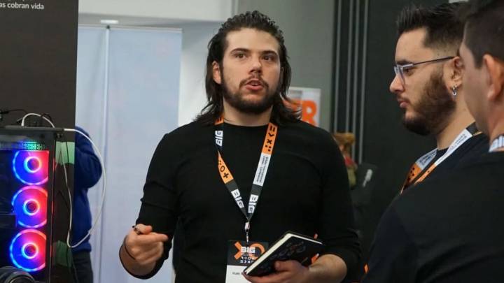 Iñaki Muñoz, director de una empresa de videojuegos creada en Chantada: «Diferenciarse en este sector es un gran reto»