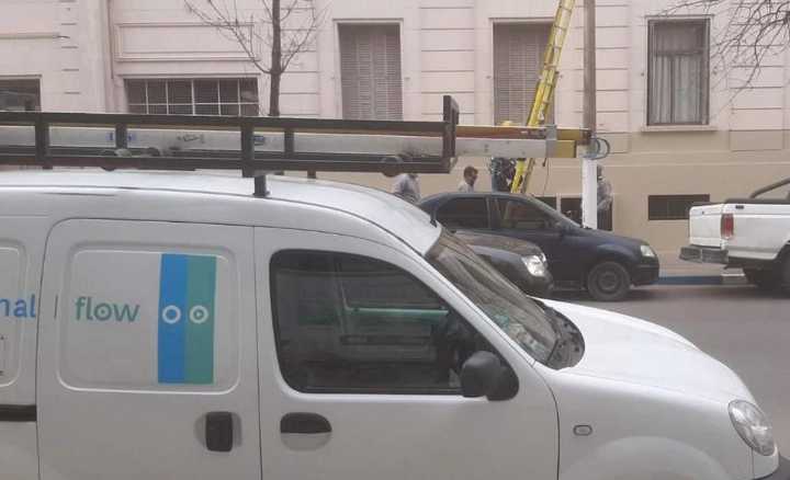 Di Nápoli envió proyectos para autorizar el tendido de fibra al Grupo Clarín