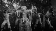 Lady Gaga homenajea a Michael Jackson en un impactante videoclip dirigido por Tim Burton