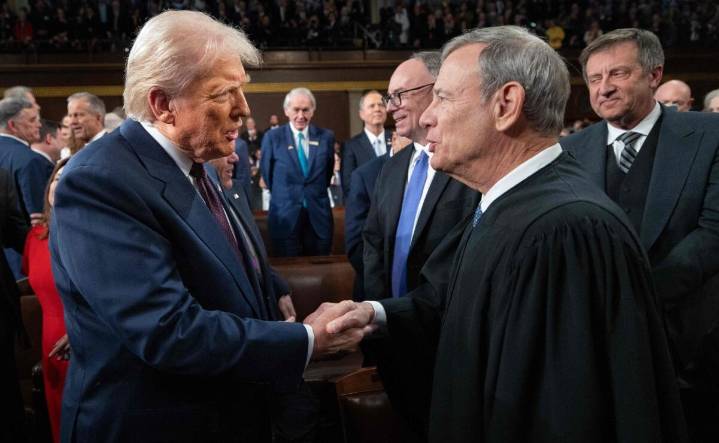Corte Suprema de EU mantiene 4 mil mdd de ayuda congelada por Trump; Congreso debe aprobar decisión sobre ese recurso