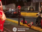 Chofer se queda dormido y se impacta contra barandal de protección