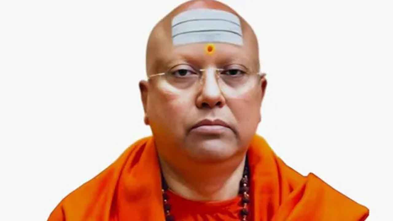 Police Uncover Chats And Photos Linking Chaitanyanand Saraswati To Women During Probe