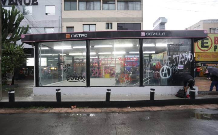 Encapuchados causan pintas en zona Centro; hay saldo blanco