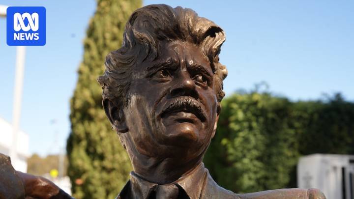 Australia's first Aboriginal parliamentarian Neville Bonner commemorated with bronze sculpture