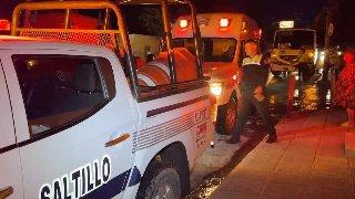 Tráiler ocasiona percance vial y deja sin luz a la colonia Vista Hermosa