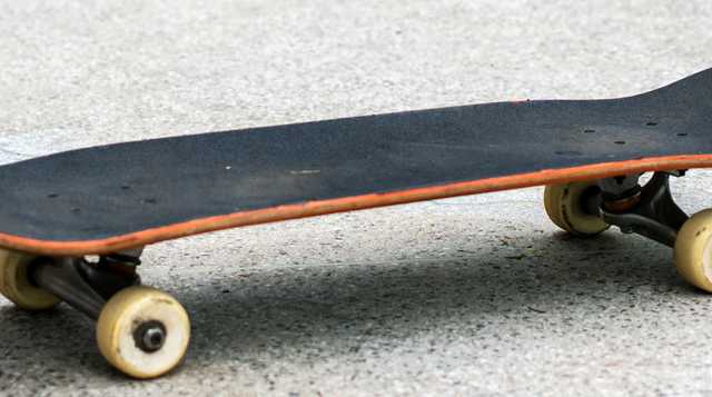 South Carolina woman uses skateboard to fend off armed boyfriend