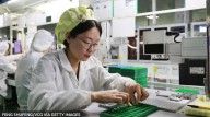 Cómo China usó a empresas como Apple para superar a EE.UU. y convertirse en líder mundial de la tecnología