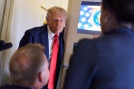 Trump va contra visas de trabajo H-1B; planea tasa de solicitud de 100 mil dólares