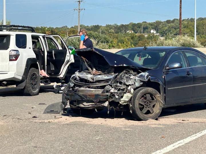 Car slams into Himrod Expressway guard rail