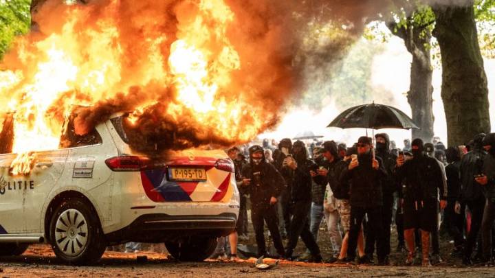 Violence erupts at right-wing demonstration in the Netherlands ahead of election