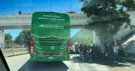 Bloquean Autopista del Sol a la altura de puente El Ocotito