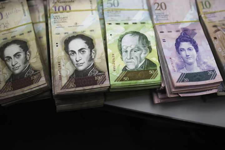 Reuters | Con la escasez de dólares, las casas de cambio de Venezuela recurren a las criptomonedas