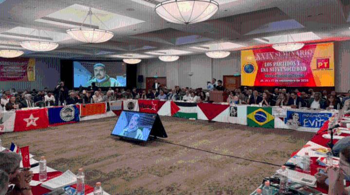 Maduro defiende verdad de Venezuela en seminario internacional de México