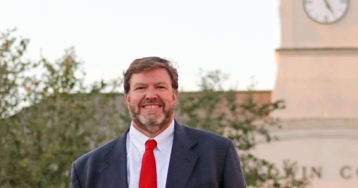 Bay Minette attorney challenging assault charge