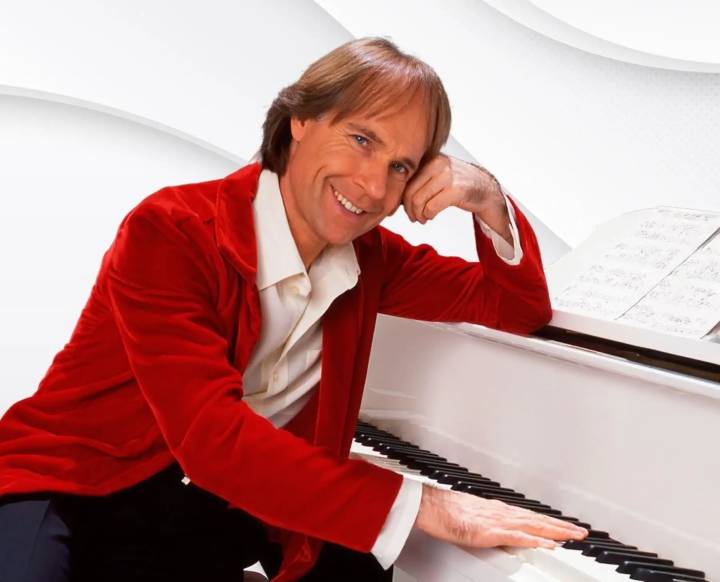 Richard Clayderman en Lima este 2 de octubre junto a coro infantil