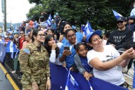 El Salvador conmemora 204 años de independencia con un desfile y patriotismo