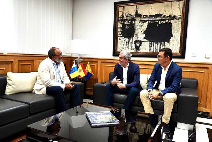 El alcalde de Santa Lucía pide a Clavijo financiación para crear tribunales de instancia