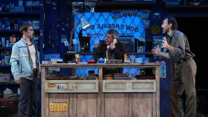 Mamet y tres desgraciados en busca de un "pelotazo"