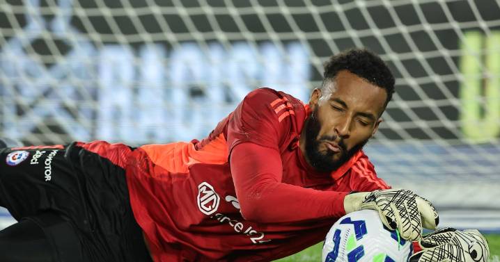 Arquero campeón del mundo con Brasil se rinde ante Lawrence Vigouroux por su actuación en la Roja