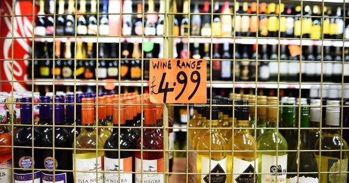 Glasgow booze related deaths 'far too high' as men in deprived areas suffer