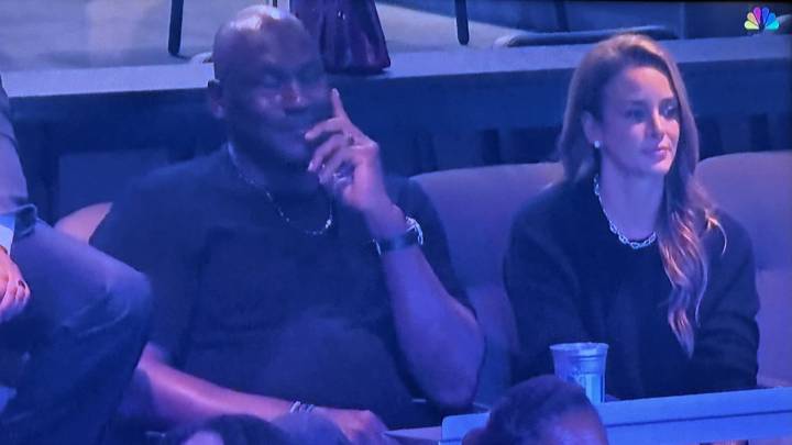 Michael Jordan, other celebs watch Eagles open NFL season
