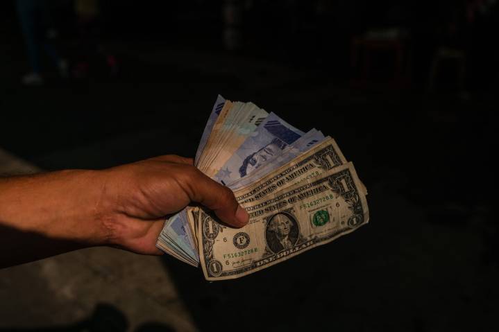 Dólar BCV superó nuevo tope histórico y no frena la devaluación del bolívar