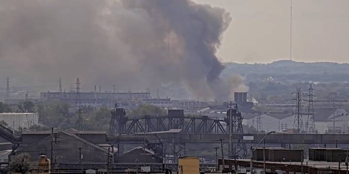 Large industrial fire sends smoke through southern Cleveland