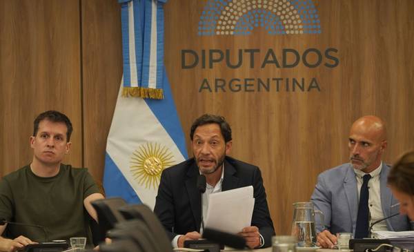 Karina vuelve a ningunar a la comisión investigadora de $Libra, que le exige respuestas