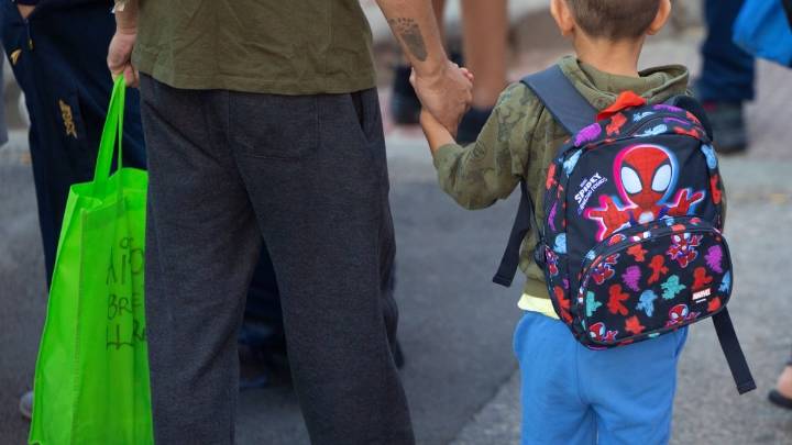 Castilla-La Mancha inicia, según el consejero de Educación, «uno de los cursos más asequibles para el bolsillo de las familias de toda España»