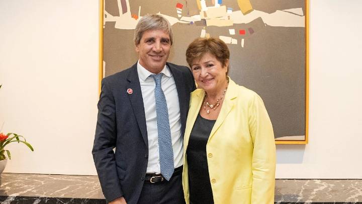 El FMI le pide a Caputo mayor transparencia monetaria y cambiaria