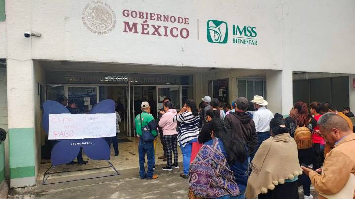 Personal de hospital de Boca del Río bloquea avenida por la falta de pago