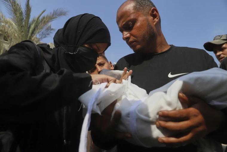 Gaza reporta 28 muertos por ataques israelíes y otros 13 por hambre en un día