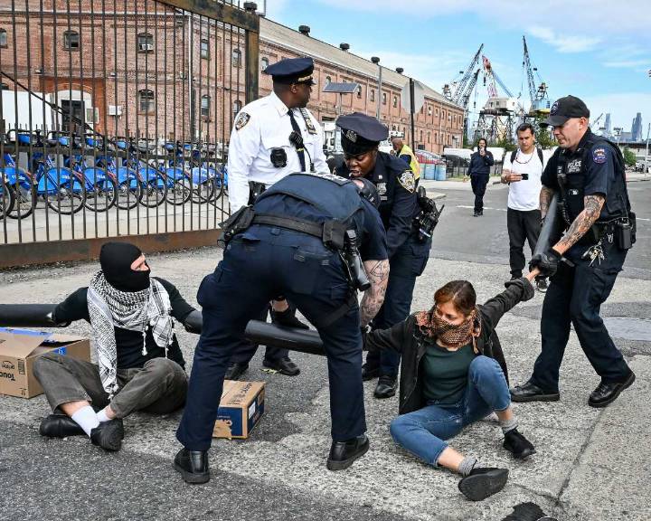 NYPD arrests eight activists at Brooklyn Navy Yard protest over tenant ties • Brooklyn Paper