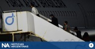 Trump no perdona ni a los argentinos y un grupo de deportados viaja hacia Buenos Aires