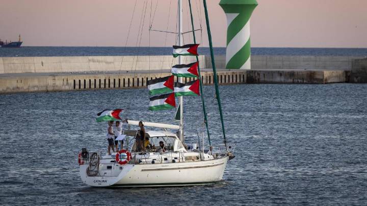 Cinco barcos de la flotilla regresan de nuevo a Barcelona por las condiciones meteorológicas