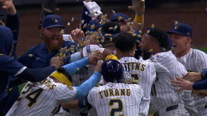 Cerveceros celebran pase a playoffs dejando en el terreno a San Luis