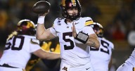 Sagapolutele's 3 TD passes lead Cal to 27