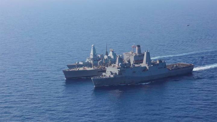 Aeronaves militares del régimen de Maduro hostigaron a un buque de la Armada de…