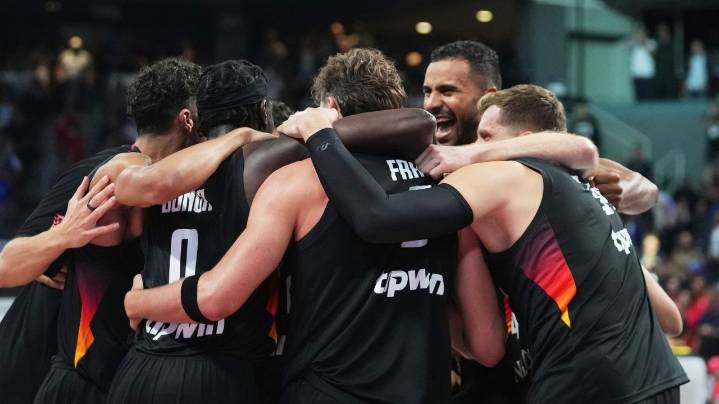 Schröder takes over late, Germany tops Turkey 88-83 for EuroBasket gold. Greece, Giannis win bronze