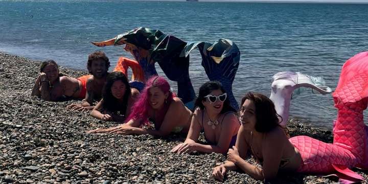 Sirenismo: el arte de nadar como sirena o tritón, una pasión que crece en Argentina